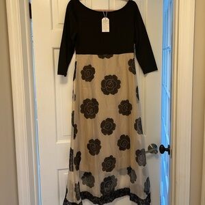 Elegant Black and Cream Floral Long Sleeve Dress